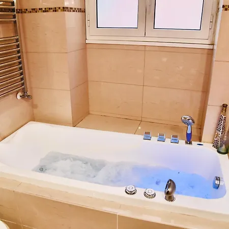 Chic And Elegant In The Heart Of Apartamento *