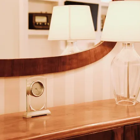 Chic And Elegant In The Heart Of Daire Roma