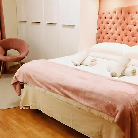 Chic And Elegant In The Heart Of Apartamento