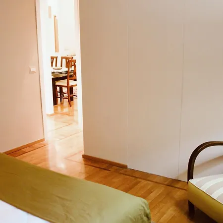 Chic And Elegant In The Heart Of Roma