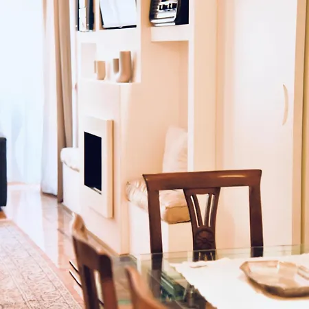 Chic And Elegant In The Heart Of Apartment