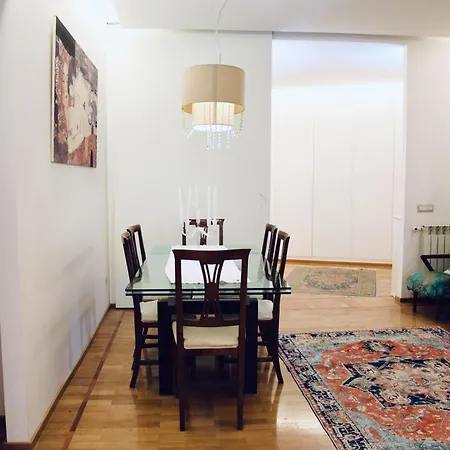 Chic And Elegant In The Heart Of Apartment *