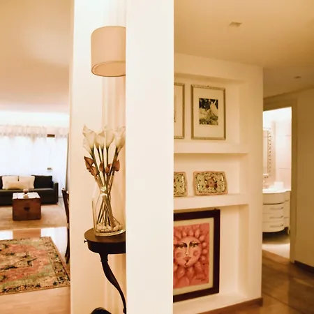 Chic And Elegant In The Heart Of Apartment