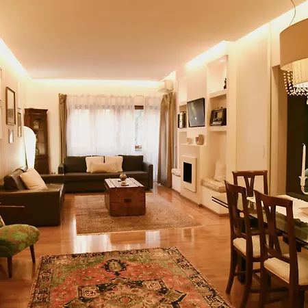 Chic And Elegant In The Heart Of Apartment