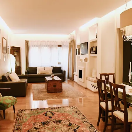 Chic And Elegant In The Heart Of Apartment Rome