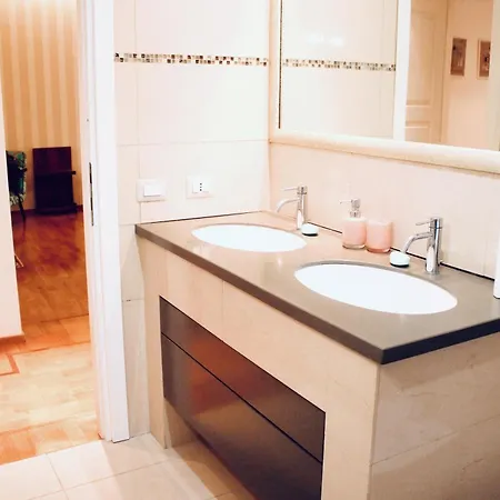 Chic And Elegant In The Heart Of Apartment *